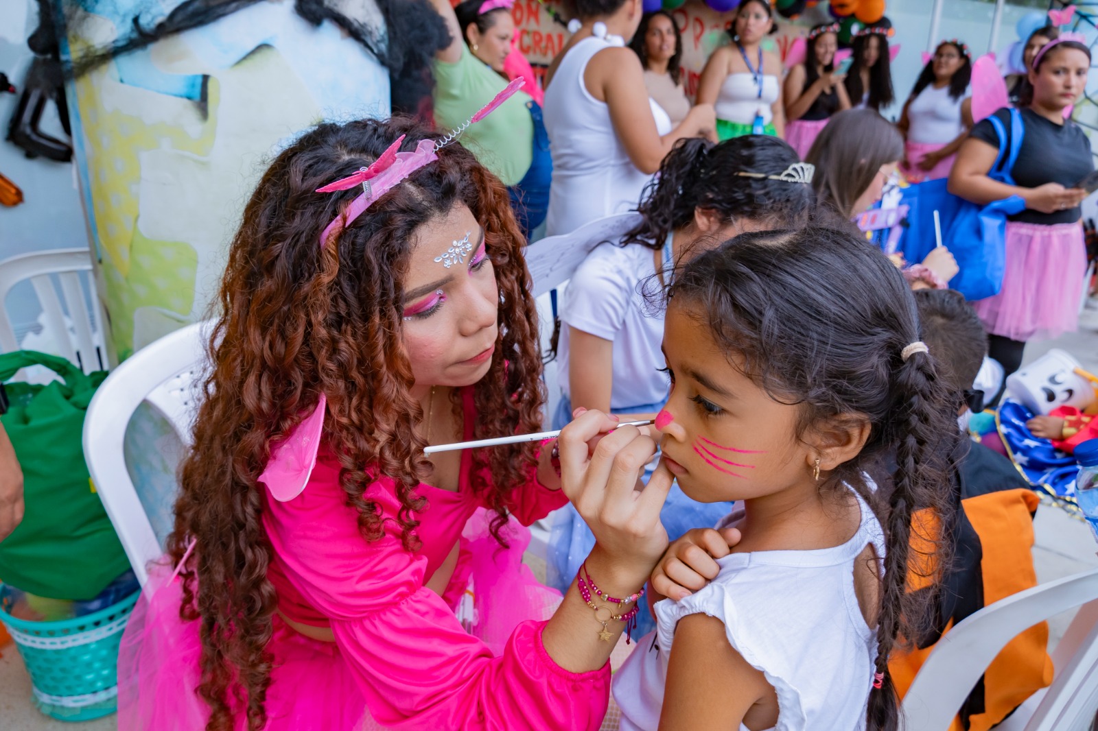 Disfraces vistieron la FilSMar 2025 con el ‘Triqui triqui Halloween, quiero libros para mí’